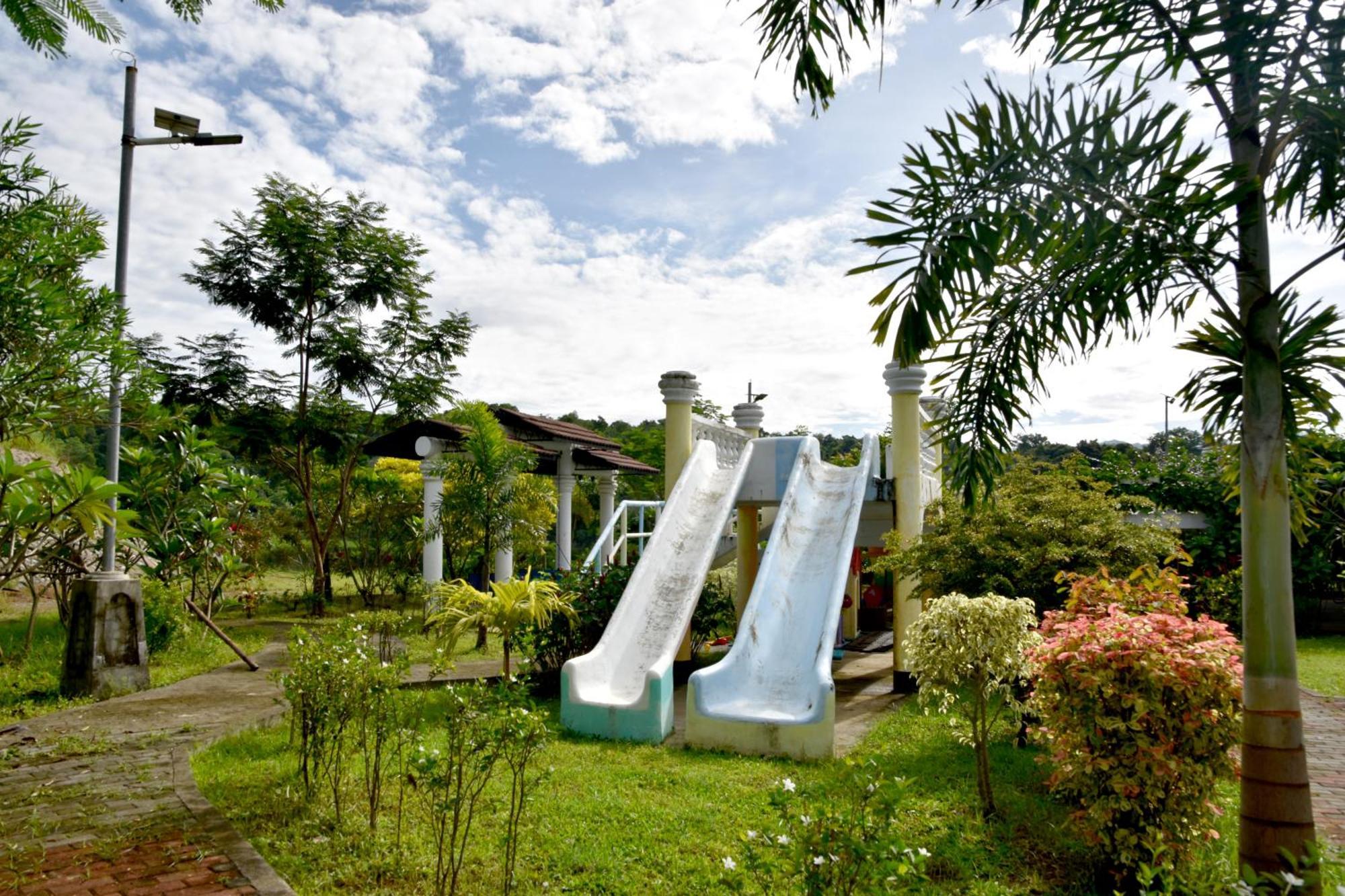 Isla De Oro Hotel Mamburao Exterior foto