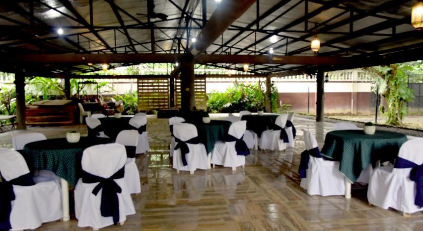 Isla De Oro Hotel Mamburao Exterior foto